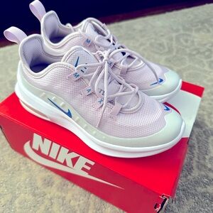 Nike Air Max Axis - size 1